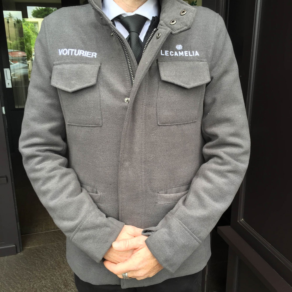 broderie sur manteau pour une société de voiturier